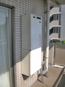 取替前　給湯器