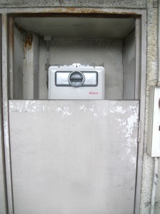取替後　給湯器　リンナイ　扉開けた状態