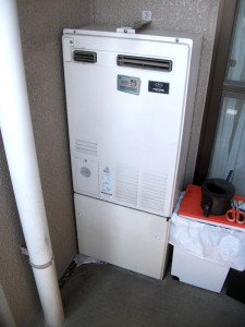 取替前　給湯器