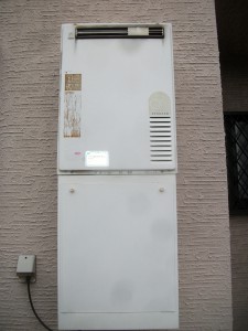 取替前　給湯器