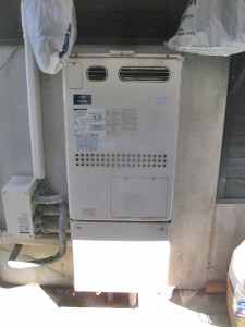 取替前　給湯器　暖房機能付