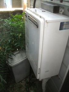 取替前　給湯器