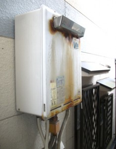 設置前ナショナル製給湯器